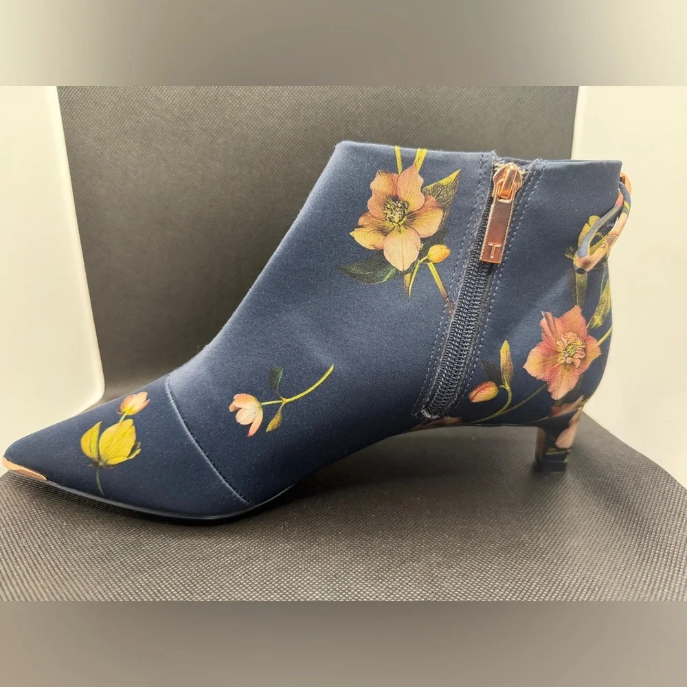 NEW! Ted Baker Amaedip Arboretum Ankle Booties Size 39 / 8.5